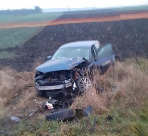 Grav accident pe DN 2 – E 85, la ieșirea din Adjud. Două autoturisme s-au ciocnit frontal.