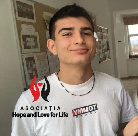 Drama unui adolescent vrâncean, diagnosticat cu o tumoră canceroasă la braț. Fii alături de Cosmin!