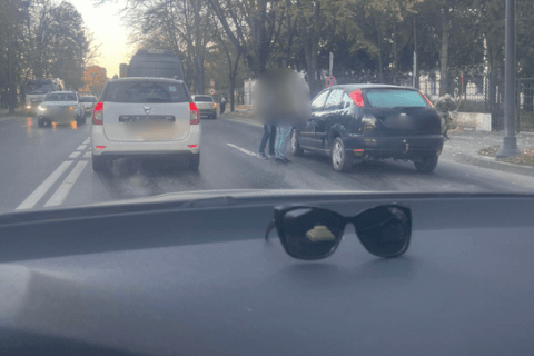 Se întâmplă acum. Accident în Sud. Circulați cu atenție pe B-dul București. Trafic blocat parțial.