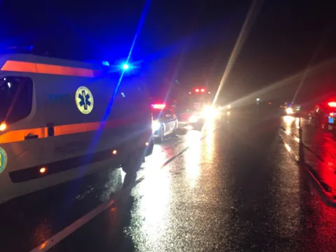Accidentul de aseară de pe DN 2, la intersecția cu Slobozia Ciorăști, s-a soldat cu rănirea celor doi șoferi care au fost transportați la spital.