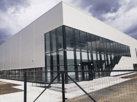 Bijuterie de sală de sport la Năruja. Investiție importantă pentru educația și sănătatea copiilor, finalizată cu fonduri de la Compania Națională de Investiții (CNI)