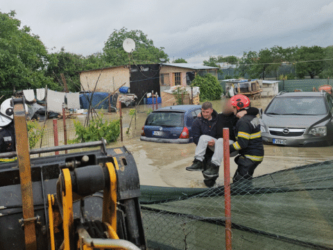 Foto: Case și curți pline de apă la Milcovul (Lămotești)