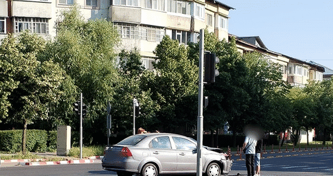 Acum. Accident în Focșani la intersecția străzilor Cuza Vodă – Mărășești