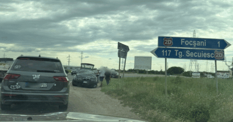 Accident cu trei mașini implicate, la ieșirea din Focșani spre Odobești după pasarelă