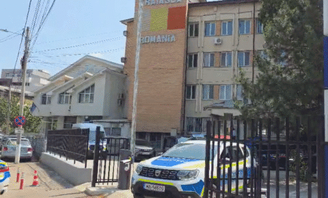 Polițiștii fac acum percheziții la un important om de afaceri din Vrancea. Acuzații de camătă și șantaj.