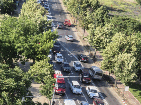 Panoramă. Cum se circulă în intersecția de la Comcereal, dinspre Sud către Polivalentă. Șoferii ar fi preferat sens giratoriu în zonă, dar pe Misăilă nu l-a interesat asta.