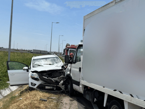 Video. A pierdut controlul volanului și a intrat într-o mașină care venea din sens opus, la ieșire din Focșani spre Garoafa