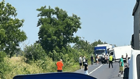 Acum. Trafic blocat pe drumul național spre București, după un accident produs aproape de Mihăilești.
