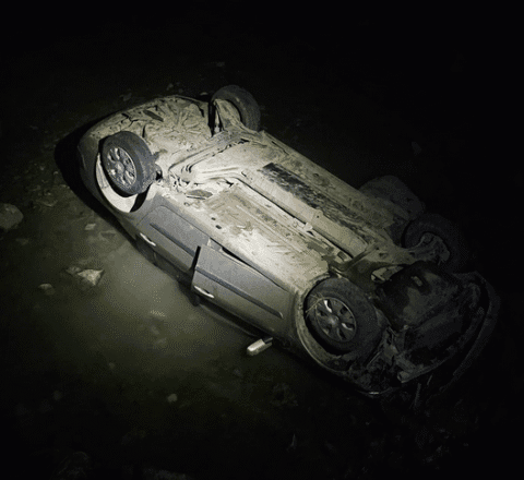 A avut zile. A adormit la volan, la 85 de ani, și s-a răsturnat cu mașina într-un pârâu.