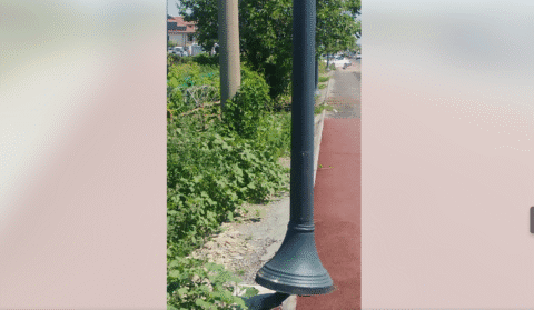 Video. Cum au fost montați unii stâlpi de iluminat pe centura Focșaniului