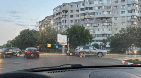 Acum s-a produs. Încă un accident în intersecția de la Elena Doamna, în Focșani.