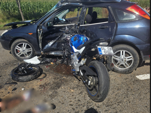 Acum. Un motociclist de 18 ani și un șofer de 77 de ani au murit pe drumul național dintre Mărășești și Domnești