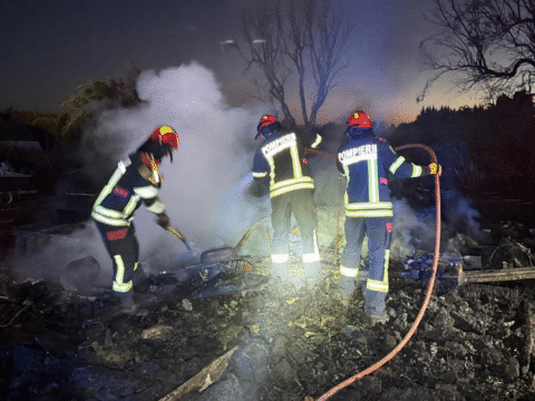 Asta e tare. Pompierii români sunt trimiși să stingă incendii în Franța, iar calea ferată Constanța – București arde în voie, la propriu, de câteva zile