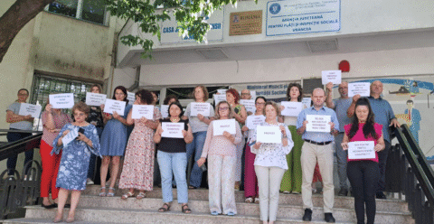 Protest al angajaților de la Casa de Pensii și de la AJOFM Vrancea