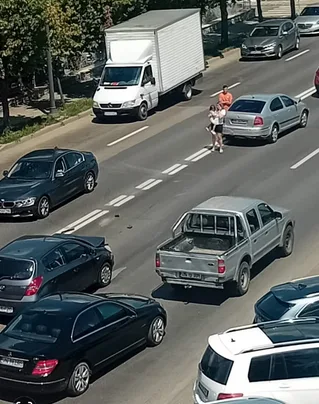 Acum. Un nou accident pe Cuza Vodă, lângă stadionul Tineretului
