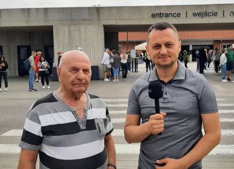 Memorialul Auschwitz-Birkenau, loc al memoriei și al lecțiilor istoriei. A ales să protesteze într-un mod inedit: „Vreau să intru benevol într-o pușcărie, până mi se va face dreptate”