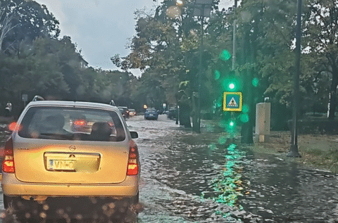 Ultima oră: Focșaniul a rămas fără alimentare cu apă potabilă în urma furtunii din această seară.