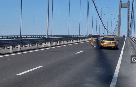 Video. Fenomene SF la podul peste Dunăre de la Brăila. De sub asfalt izvorăște apă!