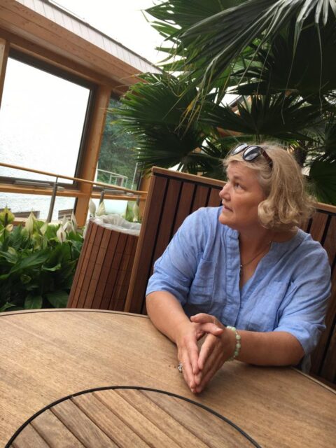 Colegiul Pedagogic „Spiru Haret” a rămas fără director adjunct. Contractul profesoarei Svetlana Baciu a fost suspendat de IȘJ Vrancea, după ce Consiliul de Administrație al unității școlare a hotărât încetarea contractului individual de muncă al directoarei în cauză.