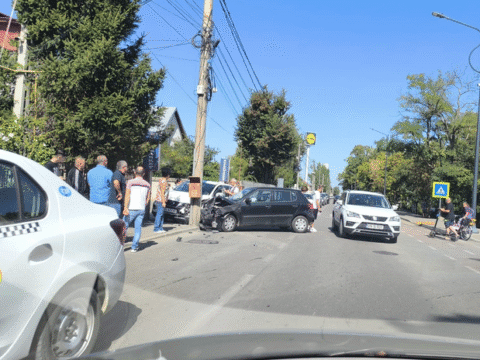Atenție, șoferi! Evitați strada Bîrsei. Trafic parțial blocat din cauza unui accident.