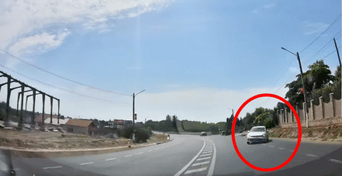 VIDEO: La un pas de moarte, în curba de la Golești, spre Focșani. Îngerii au fost cu el!