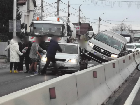 Ce se întâmplă când doi șoferi căpoși se încăpățânează să fie primii cu orice preț…