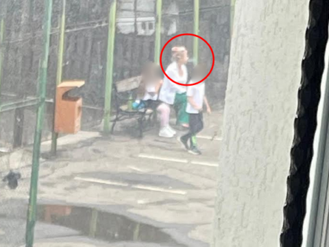 Fosta directoare de la Pedagogic a pus tunurile pe ISJ Vrancea: „Doar vorbe goale de conținut din partea voastră, fără fapte. Au fost tensiuni la Pedagogic din cauza voastră!”. Natașa Simion contestă și detașarea Angelei Miu în funcția de director adjunct: „Pentru o persoană care fumează în curtea școlii lângă elevi și bate copiii este o onoare, da (n. r. – ironic), să ajungă în echipa de conducere”.